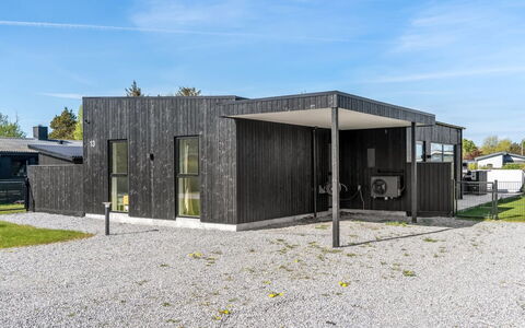 Barnet - 180M to the Fjord: Tetto, Casa, Porta, Villetta, Shade, Raccordo, Cortile, Estate, Backyard