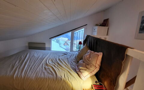 Balcons de Venosc: Mobilia, Camera Da Letto, Interior Design, Pavimento, Lenzuolo, Letto, Pavimentazione, Legna, Bedding, Biancheria
