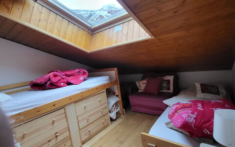 Balcons de Venosc: Legna, Mobilia, Pavimento, Attico, Camera Da Letto, Soffitto, Camera, Letto, Color Legno, Latifoglie