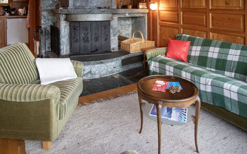 Chalet les Portes: Mobilia, Interior Design, Pavimentazione, Legna, Pavimento, Soggiorno, Divano, Camera, Illuminazione, Tavolo