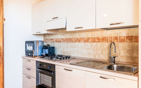 Casa del Mare: Cucina, Apparecchio Major, Legna, Elettrodomestico Da Cucina, Controsoffitto, Interior Design, Pavimentazione, Cabinetry, Pavimento, Casa