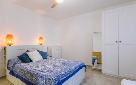 La Casetta: Mobilia, Letto, Interior Design, Camera Da Letto, Parete, Pavimentazione, Pavimento, Lenzuolo, Bedding, Legna