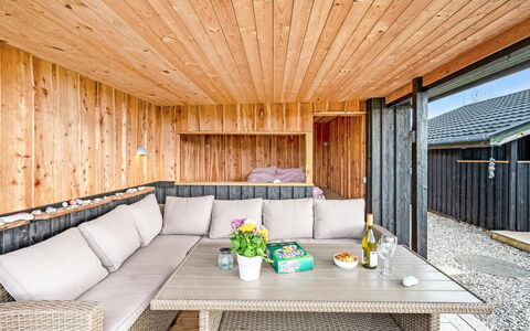 Benite - 600M from the Sea: Villetta, Backyard, Cortile, Edifici Giardino, Capannone, Raccordo, Mobili Da Esterno, Log Cabin, Struttura Esterna, Baracca