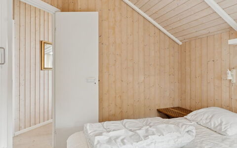 Terne - 90M from the Sea: Legna, Pavimento, Pavimentazione, Soffitto, Interior Design, Camera Da Letto, Letto, Casa, Camera, Color Legno