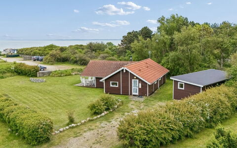 Terne - 90M from the Sea: Villetta, Backyard, Cortile, Edifici Giardino, Capannone, Raccordo, Mobili Da Esterno, Log Cabin, Struttura Esterna, Baracca