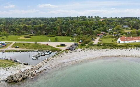 Terne - 90M from the Sea: Villetta, Backyard, Cortile, Edifici Giardino, Capannone, Raccordo, Mobili Da Esterno, Log Cabin, Struttura Esterna, Baracca