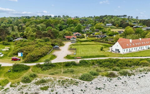 Terne - 90M from the Sea: Villetta, Backyard, Cortile, Edifici Giardino, Capannone, Raccordo, Mobili Da Esterno, Log Cabin, Struttura Esterna, Baracca