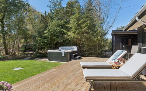 Antonina - 775M from the Sea: Legna, Mobili Da Esterno, Latifoglie, Mobilia, Pavimento In Legno, Deck, Giardino, Plank, Sedia, Color Legno
