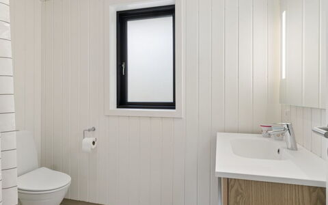 Antonina - 775M from the Sea: Parete, Legna, Idraulico Fixture, Interior Design, Pavimentazione, Pavimento, Bagno, Lavello, Soffitto, Camera