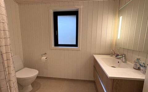 Antonina - 775M from the Sea: Pavimentazione, Legna, Pavimento, Interior Design, Idraulico Fixture, Idraulico, Camera, Lavello, Bagno, Color Legno