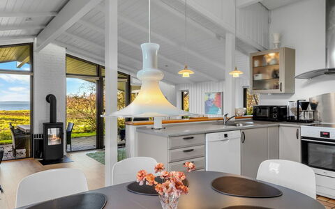 Sigbrit - 100M from the Sea: Interior Design, Soffitto, Lampada, Pavimentazione, Cucina, Pavimento, Casa, Camera, Controsoffitto, Sedia