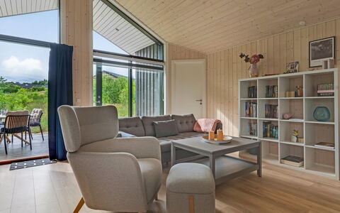 Jelisaveta - 45Km from the Sea: Legna, Interior Design, Pavimentazione, Soffitto, Mobilia, Pavimento, Divano, Soggiorno, Casa, Camera