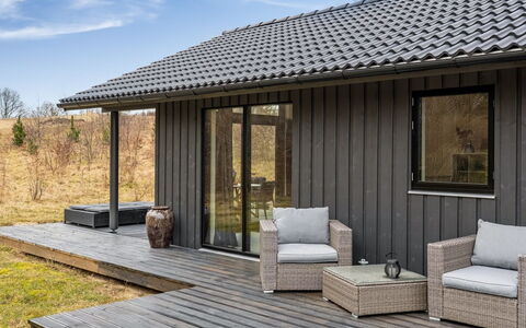 Jelisaveta: Zona Residenziale, Arbusto, Casa, Casa, Giardino, Estate, Shade, Landscaping, Prato