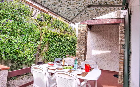 La Giono: Portico, Balcone, Casa, Colonna, Corrimano, Recinzione, Villa, Mobili Da Esterno, Color Legno, Eco Hotel