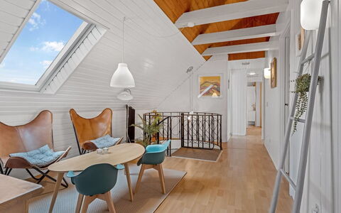 Gia - 500M from the Sea: Tetto, Casa, Casa, Villetta, Porta, Raccordo, Deck, Portico, Plank, Latifoglie