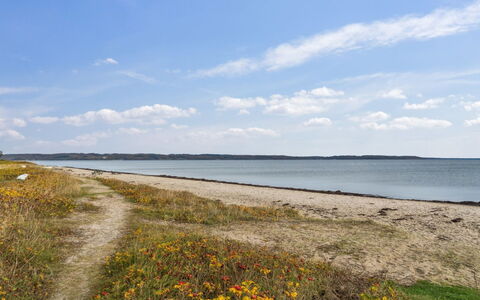 Elle - 175M from the Sea: Cielo, Blu, Acqua, Corpo D'Acqua, Risorse Idriche, Ambiente Naturale, Costa, Orizzonte, Costiera E Morfologie Oceanic, Spiaggia
