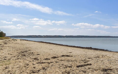 Elle - 175M from the Sea: Cielo, Blu, Acqua, Risorse Idriche, Corpo D'Acqua, Ambiente Naturale, Orizzonte, Spiaggia, Costa