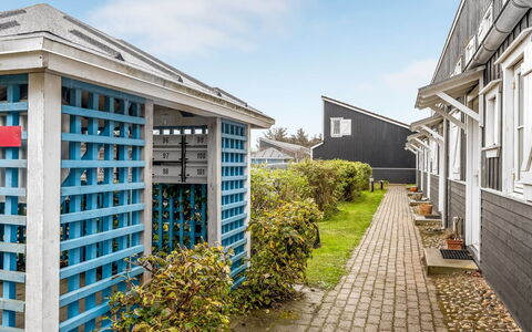 Benthe - 100M to the Fjord: Villetta, Backyard, Cortile, Edifici Giardino, Capannone, Raccordo, Mobili Da Esterno, Log Cabin, Struttura Esterna, Baracca