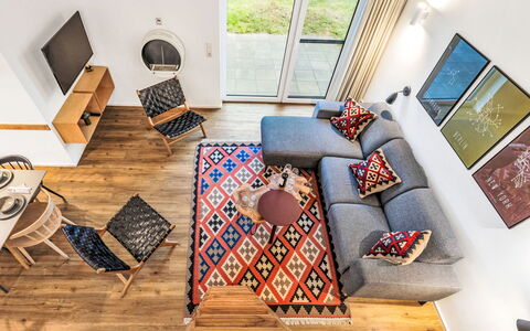 Freier Feldblick mit Hottub: Mobilia, Interior Design, Pavimentazione, Divano, Pavimento, Parete, Soggiorno, Legna, Pavimento In Legno, Sedia