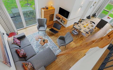 Abendrot: Mobilia, Interior Design, Pavimentazione, Legna, Divano, Pavimento, Soggiorno, Soffitto, Camera, Sedia