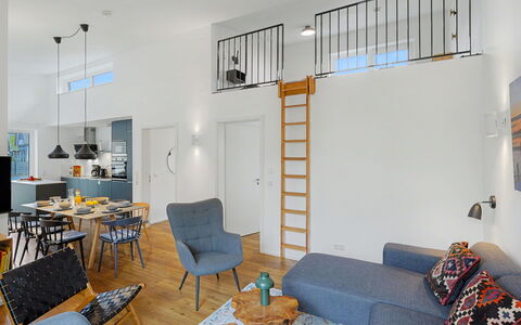 Abendrot: Interior Design, Mobilia, Pavimentazione, Pavimento, Legna, Soffitto, Soggiorno, Camera, Divano, Sedia