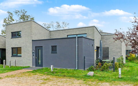 Freiraum: Zona Residenziale, Casa, Porta, Raccordo, Estate, Cortile, Prato, Giardino, Driveway, Landscaping