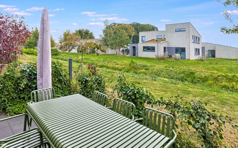 Familiennest: Cielo, Blu, Verde, Erba, Arbusto, Casa, Lotto, Groundcover, Estate