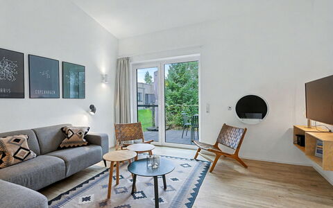 Lichtblick: Pavimentazione, Interior Design, Parete, Mobilia, Legna, Pavimento, Soggiorno, Soffitto, Divano, Casa