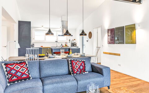 Horizont Lodge: Mobilia, Interior Design, Pavimentazione, Divano, Pavimento, Legna, Soffitto, Camera, Soggiorno, Tavolo