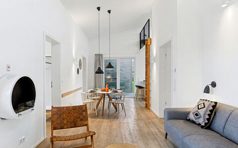 Favola: Parete, Pavimentazione, Interior Design, Pavimento, Mobilia, Soffitto, Casa, Soggiorno, Illuminazione, Pavimento In Legno
