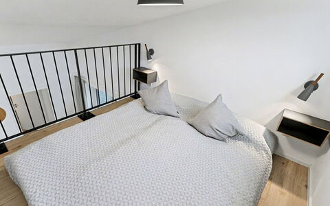 Favola: Interior Design, Letto, Camera Da Letto, Mobilia, Pavimentazione, Pavimento, Parete, Legna, Camera, Bedding