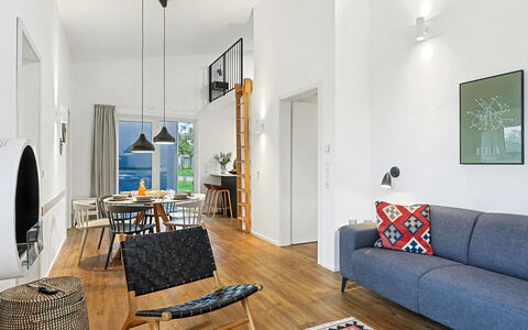 Dünenblick: Mobilia, Interior Design, Pavimentazione, Parete, Pavimento, Divano, Legna, Soggiorno, Soffitto, Sedia