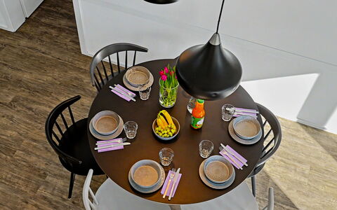 Schulenburg (137): Mobilia, Legna, Sedia, Tavolo, Sala Da Pranzo, Cucina & Sala Da Pranzo Tavolo, Interior Design, Pavimentazione, Pavimento, Ristorante