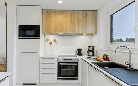 Sonnenwiese: Elettrodomestico Da Cucina, Cucina, Controsoffitto, Apparecchio Major, Cabinetry, Elettrodomestico, Interior Design, Mobilia, Pavimentazione, Legna