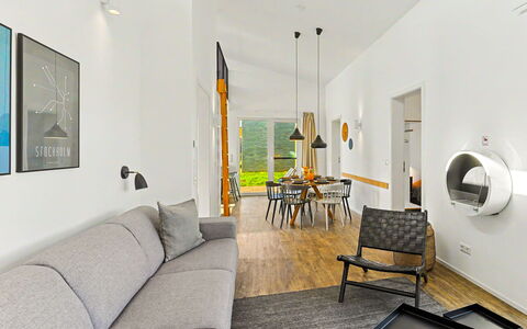 Schmidt: Mobilia, Interior Design, Parete, Pavimentazione, Legna, Soffitto, Pavimento, Divano, Soggiorno, Illuminazione