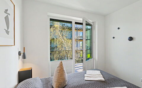 Seeflair: Interior Design, Parete, Camera Da Letto, Legna, Mobilia, Letto, Soffitto, Pavimento, Casa, Bedding