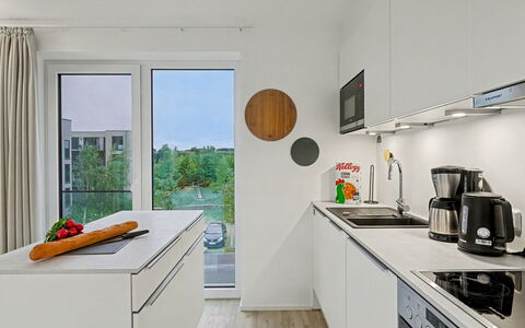 Seezauber: Cucina, Controsoffitto, Interior Design, Pavimentazione, Appartamento, Mobilia, Elettrodomestico Da Cucina, Pavimento, Casa, Cabinetry