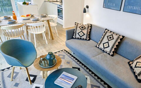 Seezauber: Pavimentazione, Interior Design, Pavimento, Mobilia, Soggiorno, Camera, Divano, Appartamento, Casa
