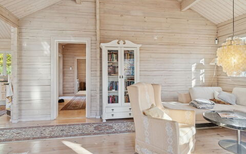 Fatiha - 800M from the Sea: Legna, Mobilia, Appartamento, Camera, Soffitto, Color Legno, Sedia, Latifoglie, Vernice, Legname