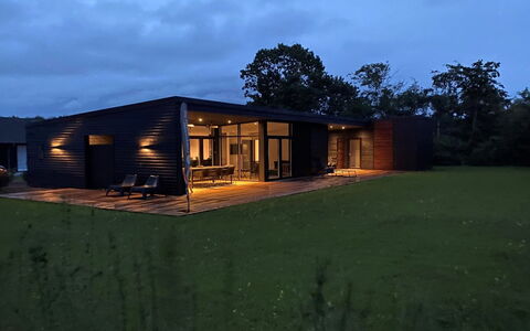 Emelina - 300M from the Sea: Appartamento, Shade, Balcone, Sedia, Recinzione, Mobili Da Esterno, Alluminio, Erba Sintetica