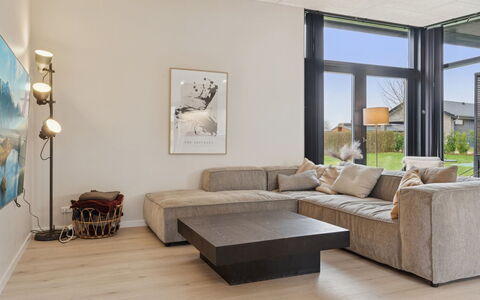 Emelina - 300M from the Sea: Appartamento, Shade, Balcone, Sedia, Recinzione, Mobili Da Esterno, Alluminio, Erba Sintetica