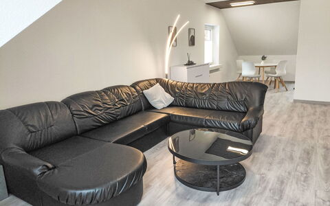 Sonnenschein: Mobilia, Pavimentazione, Pavimento, Legna, Interior Design, Divano, Pavimento In Legno, Casa, Soggiorno, Pavimento Laminato