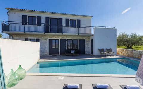 Villa Tiamo: Blu, Cielo, Zona Residenziale, Piscina, Casa, Materiale Composito, Estate, Villa, Ricorrere, Shade