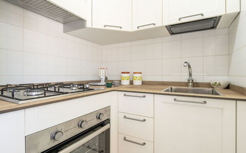 Carigi: Cucina, Controsoffitto, Elettrodomestico Da Cucina, Apparecchio Major, Legna, Interior Design, Cabinetry, Pavimentazione, Cucina Stufa, Stufa