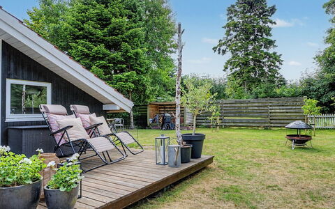 Lirim - 400M from the Sea: Villetta, Backyard, Cortile, Edifici Giardino, Capannone, Raccordo, Mobili Da Esterno, Log Cabin, Struttura Esterna, Baracca