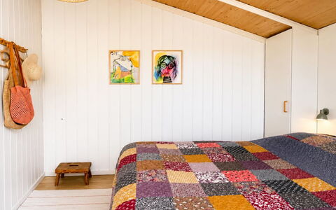 Lirim - 400M from the Sea: Interior Design, Camera Da Letto, Legna, Pavimentazione, Letto, Pavimento, Biancheria, Soffitto, Mobilia, Tessile