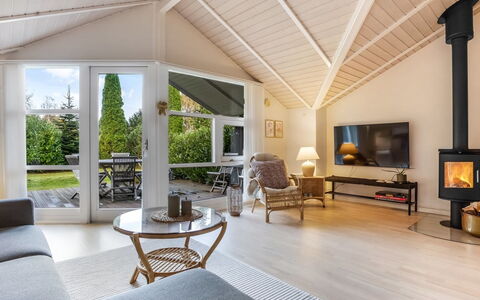Lirim - 400M from the Sea: Villetta, Backyard, Cortile, Edifici Giardino, Capannone, Raccordo, Mobili Da Esterno, Log Cabin, Struttura Esterna, Baracca