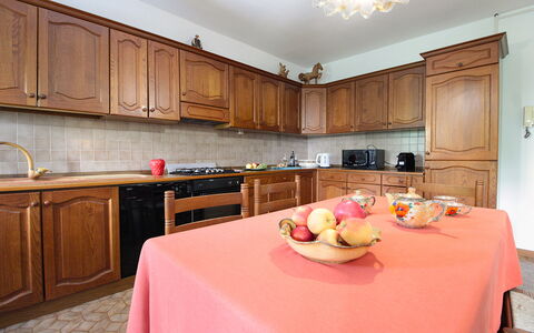 Casa Ines, Feltre: Interior Design, Cucina, Legna, Pavimentazione, Cabinetry, Mobilia, Controsoffitto, Pavimento, Camera, Elettrodomestico Da Cucina