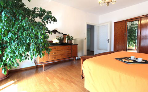 Casa Ines, Feltre: Mobilia, Interior Design, Legna, Pavimentazione, Camera, Pavimento, Illuminazione, Camera Da Letto, Letto, Soffitto