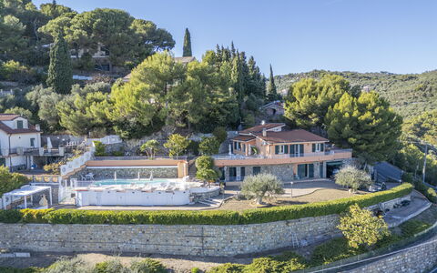 Villa Caroline, Private Pool and Seaview: Albero, Casa, Zona Residenziale, Architettura, Casa, Estate, Insediamento Umano, Ricorrere, Dimora, Costa